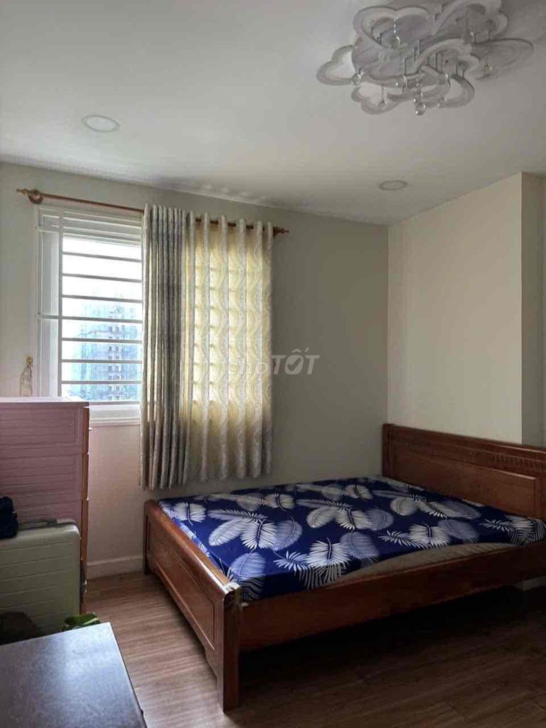 Rent a Carina apartment. Two bedrooms. Two toilets. Eight million.