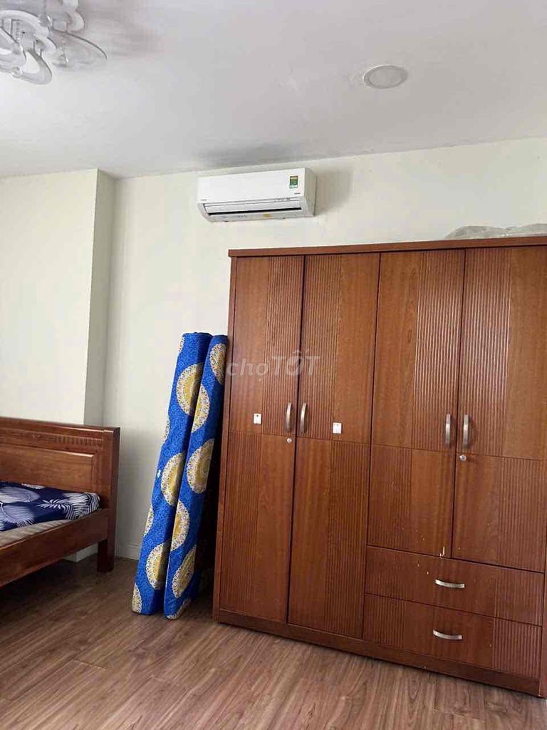 Rent a Carina apartment. Two bedrooms. Two toilets. Eight million.