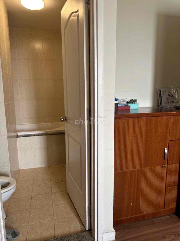 Rent a Carina apartment. Two bedrooms. Two toilets. Eight million.