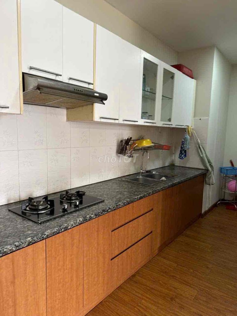 Rent a Carina apartment. Two bedrooms. Two toilets. Eight million.