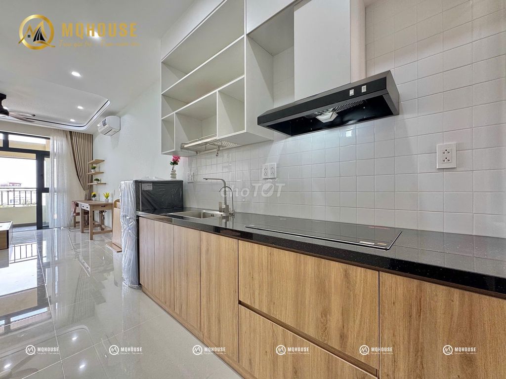 The mini-bar 40 M2 is so wide it's on the third floor of Quang Trung - new paint.