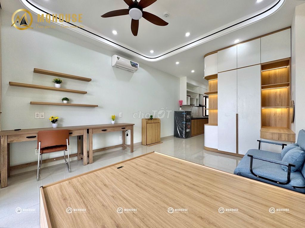 The mini-bar 40 M2 is so wide it's on the third floor of Quang Trung - new paint.