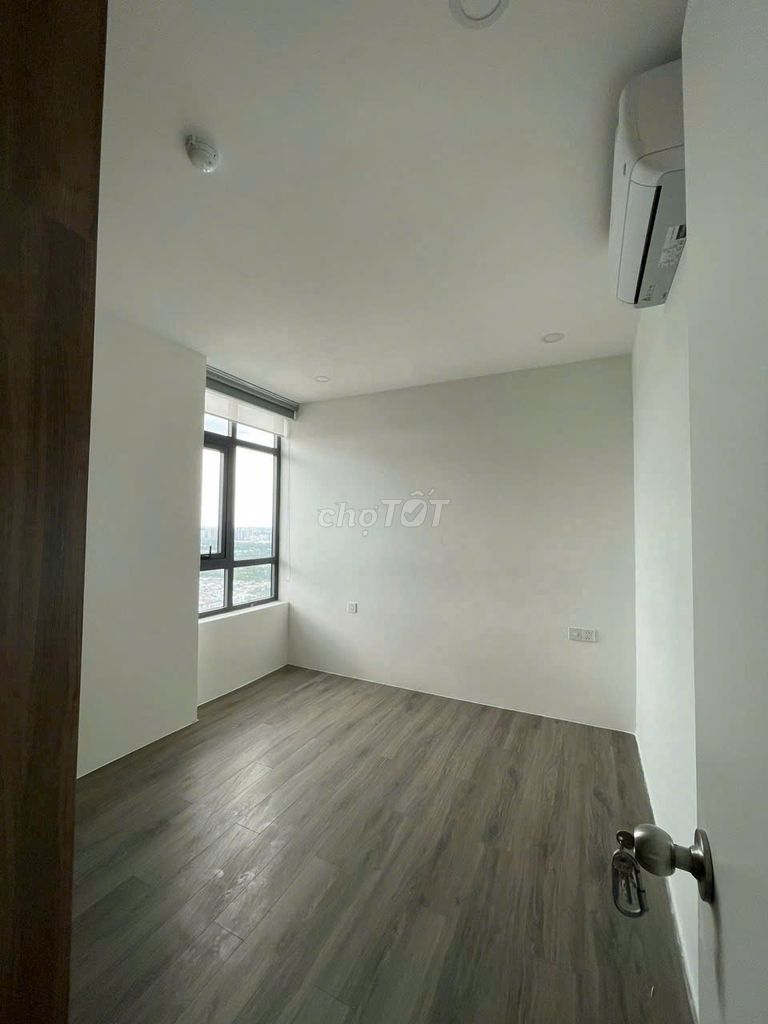 Rent Central Premium District 8 3 bedrooms 2 basic interior toilets