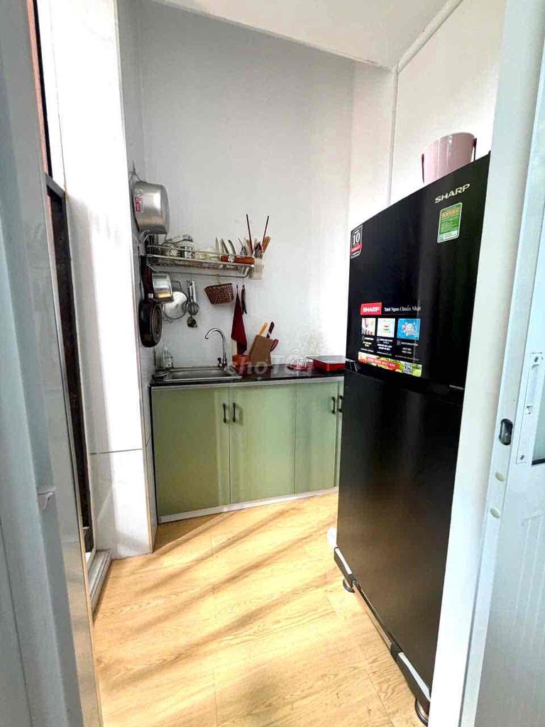 apartment 1 tycol only 5 million and 5 near the post/long chain.