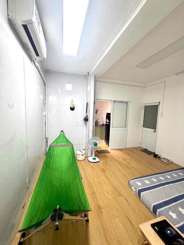 apartment 1 tycol only 5 million and 5 near the post/long chain.