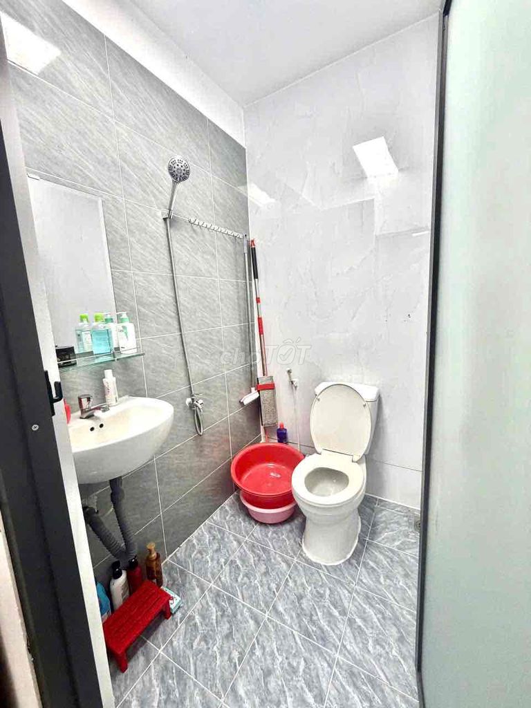 apartment 1 tycol only 5 million and 5 near the post/long chain.