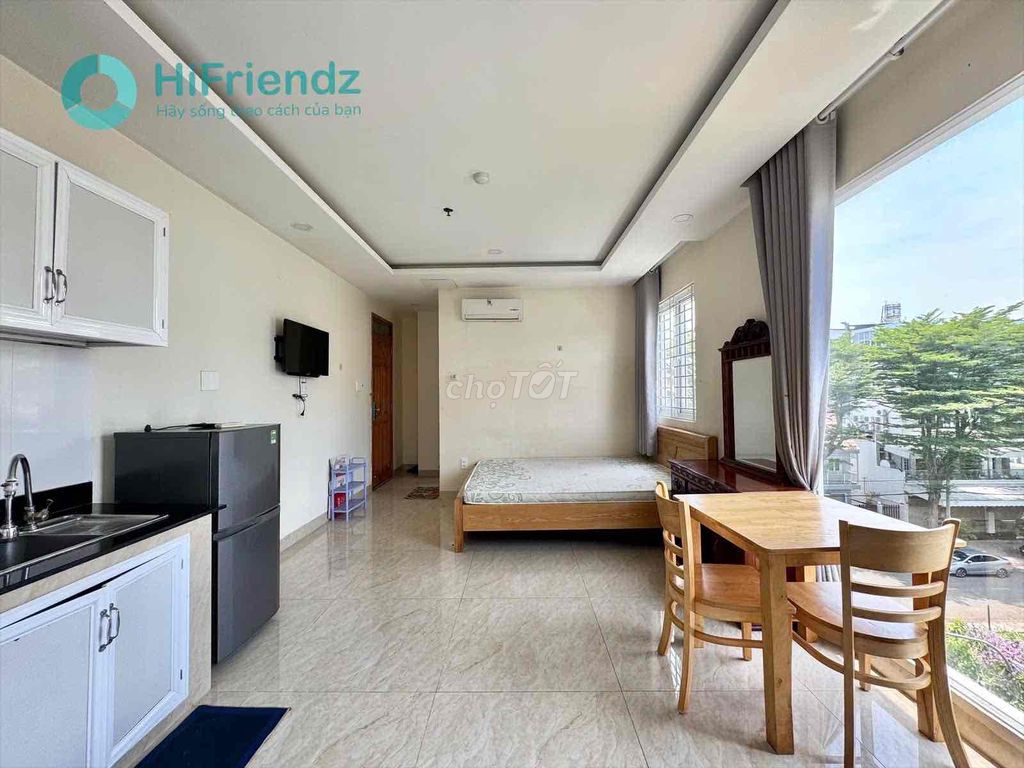 Super open balcony apartment near the center of District 8