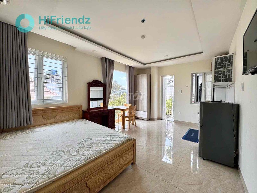 Super open balcony apartment near the center of District 8