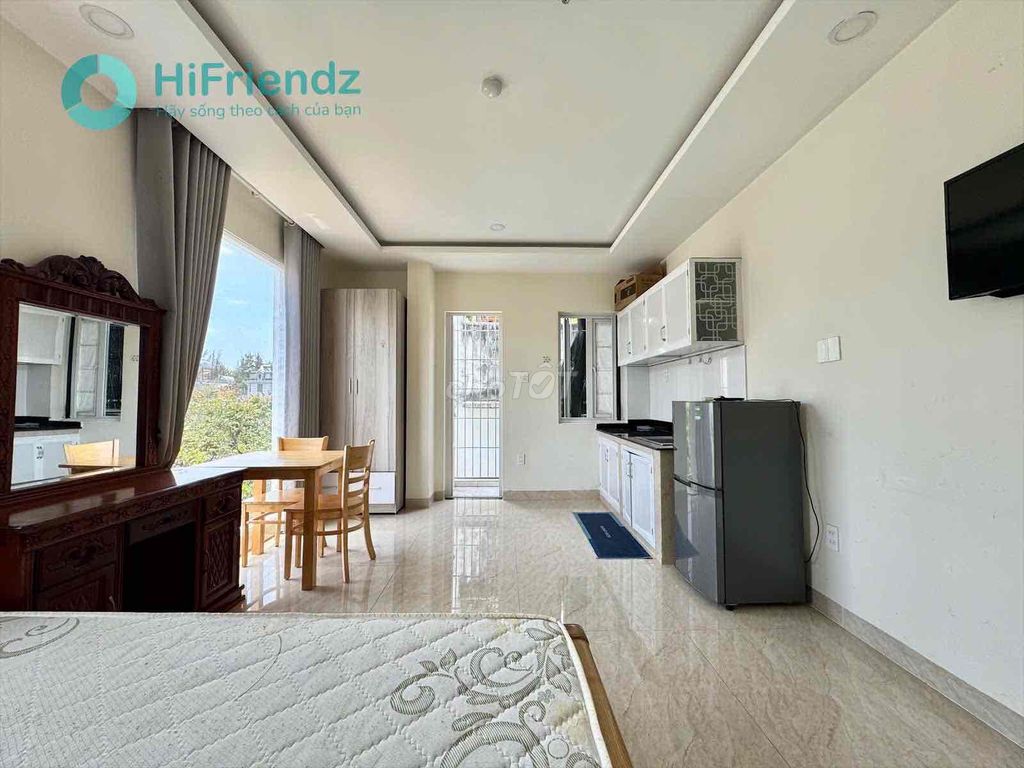 Super open balcony apartment near the center of District 8