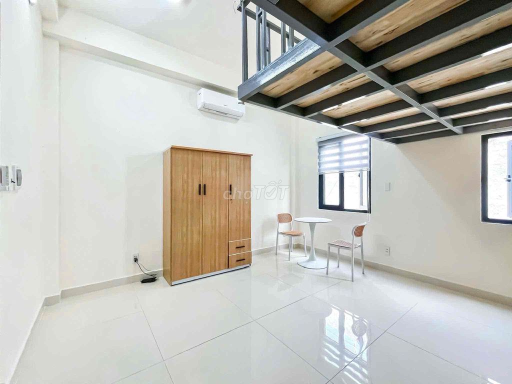 A full interior, lots of cool windows in the center of 7