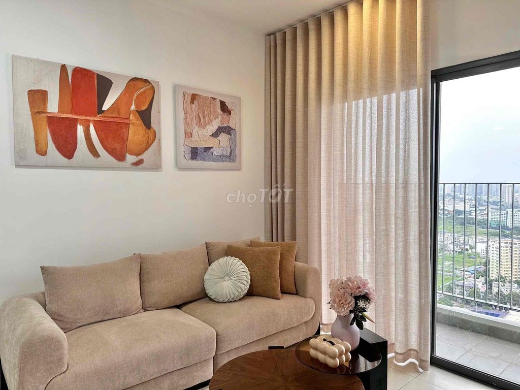 It's already available for a two-room room, two bathrooms, 27 million new furniture.
