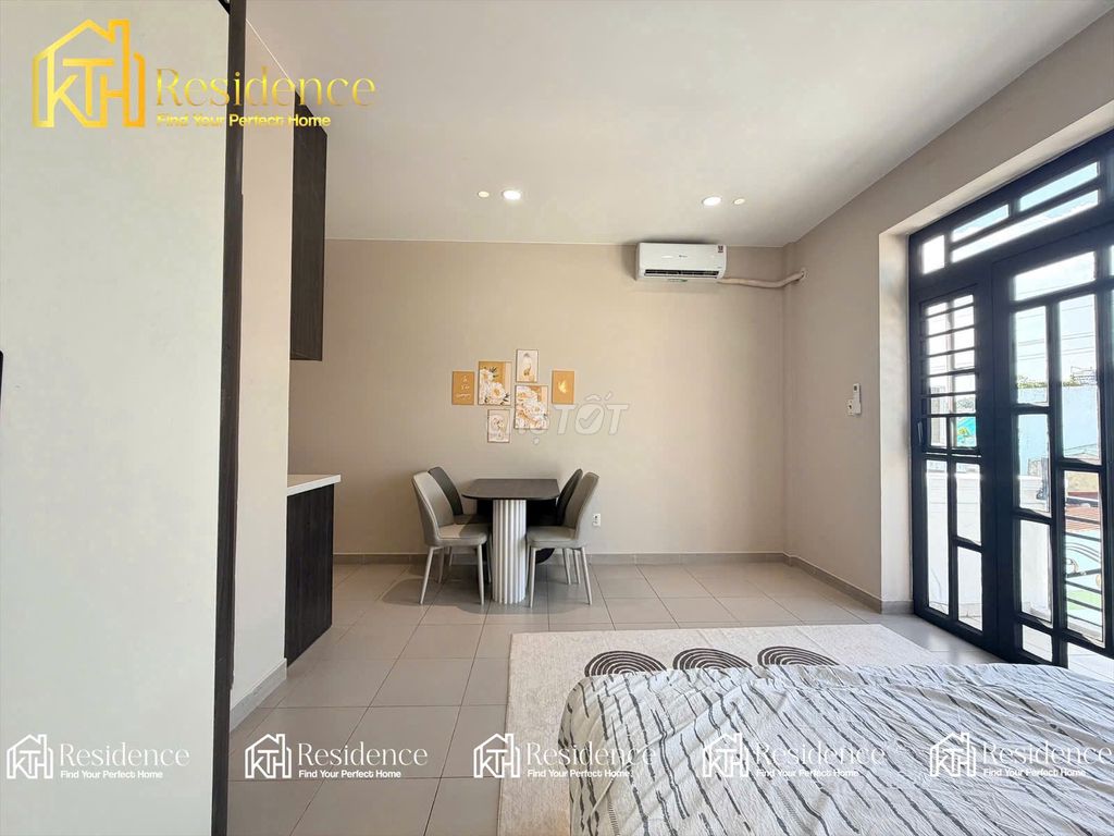 Open the studio full interior right now. Dương Thị Mười, District 12 hospital.