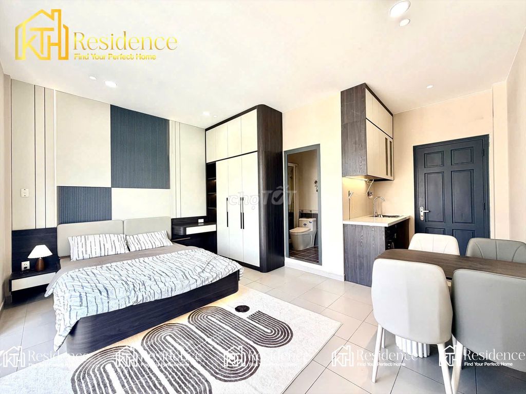 Open the studio full interior right now. Dương Thị Mười, District 12 hospital.