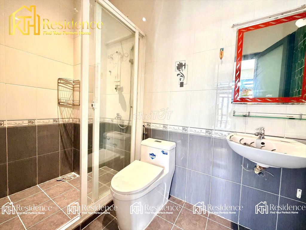 Open the studio full interior right now. Dương Thị Mười, District 12 hospital.