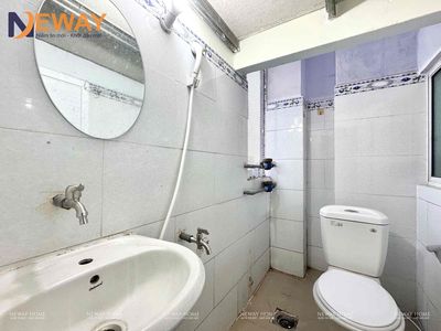 A super open, cheap motel, 200 miles down near the republic, Trường Chinh.