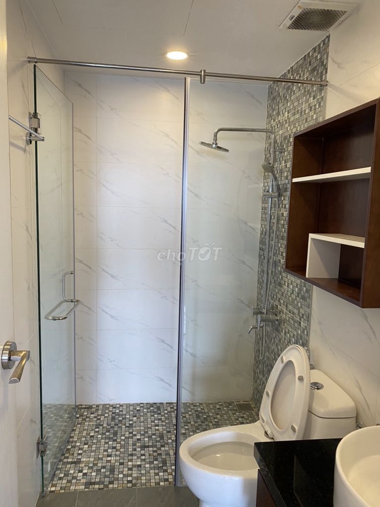 Kingston Residence apartment is rented - 2 bedrooms and 3 cheap bedrooms - right now