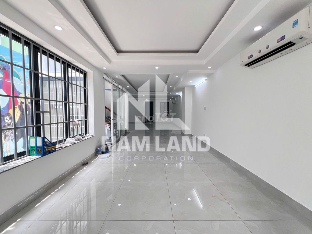 Nice place with a three-story vault. A big six-room company office at Trần Não.