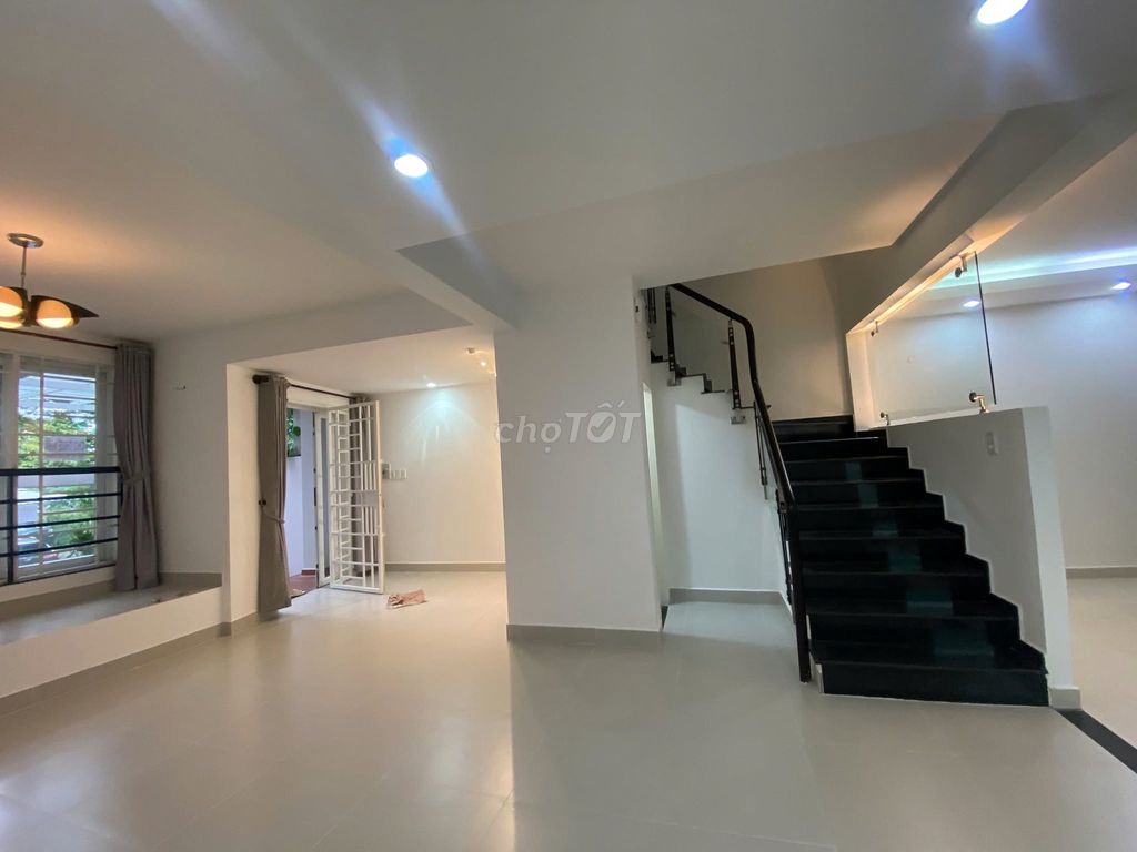 Hires for 3 floors of An Phú-Anhed
