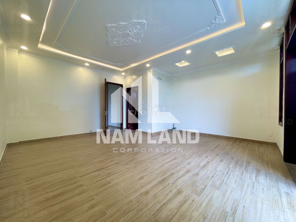 We have an empty floor. 180 meters, 3rd floor, 22 million.