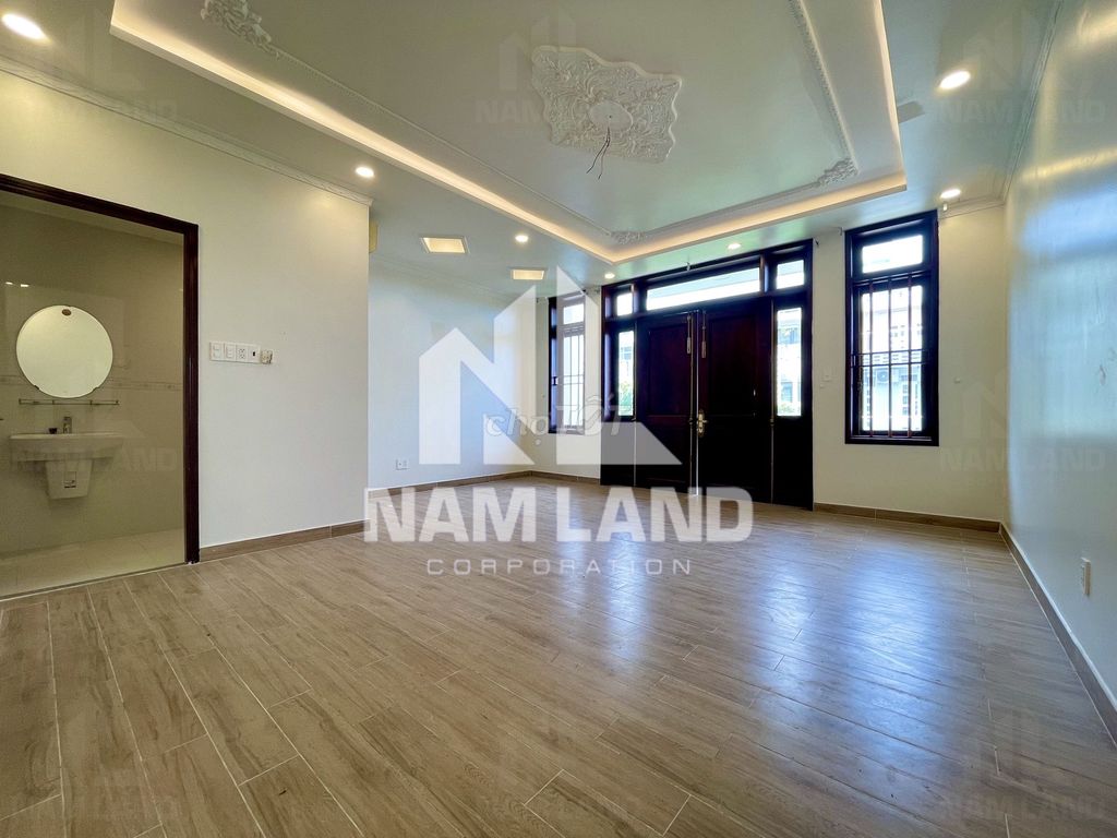 We have an empty floor. 180 meters, 3rd floor, 22 million.