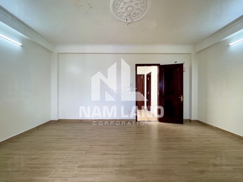 We have an empty floor. 180 meters, 3rd floor, 22 million.
