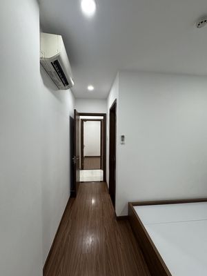 It's the owner who rents Him Lam Phú An basic interiors, air conditioning. At 9.5 million.