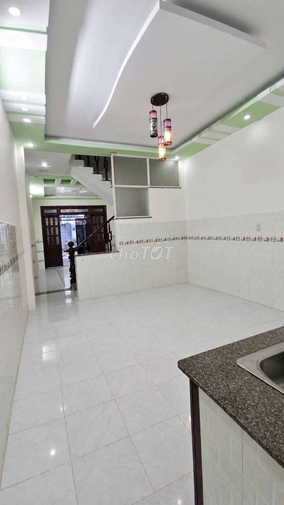 1 m 2nd floor rooftop (4 X20) 4 bedroom 5 toilets on the fire-coded truck road