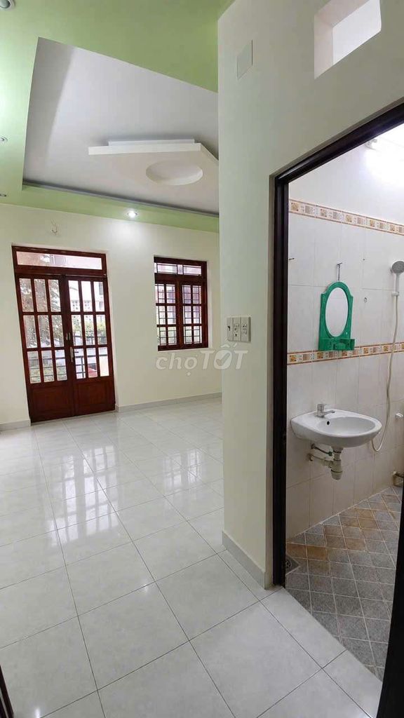 1 m 2nd floor rooftop (4 X20) 4 bedroom 5 toilets on the fire-coded truck road