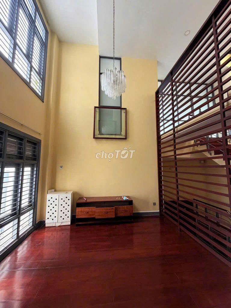 Rent a Thảo Điền house 12 meters across with a swimming pool for only 60 million.