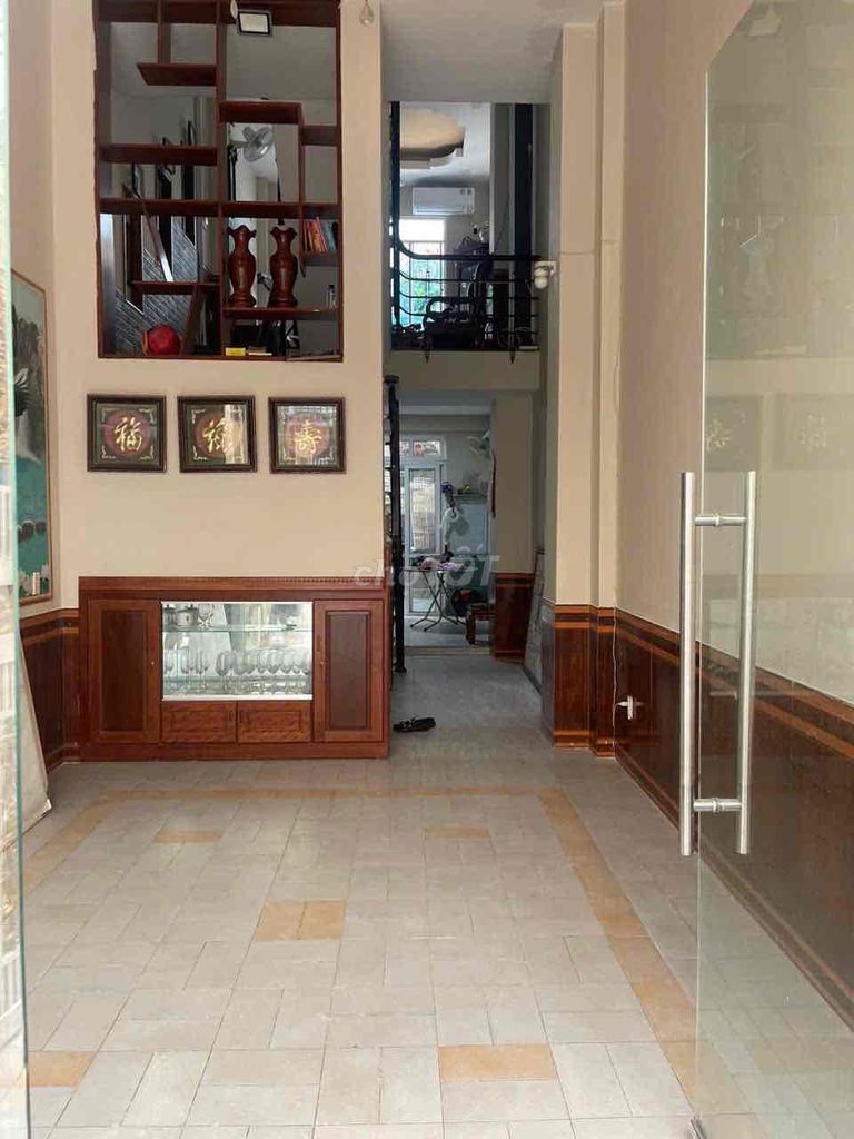 Rent house near the alley front car suitable to open office