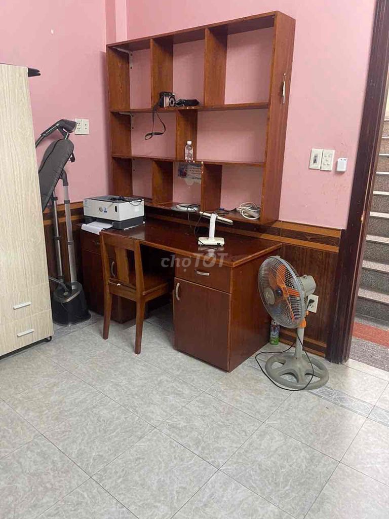 Rent house near the alley front car suitable to open office