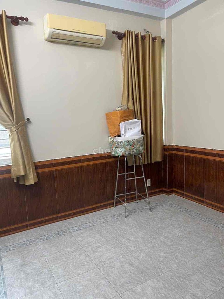 Rent house near the alley front car suitable to open office