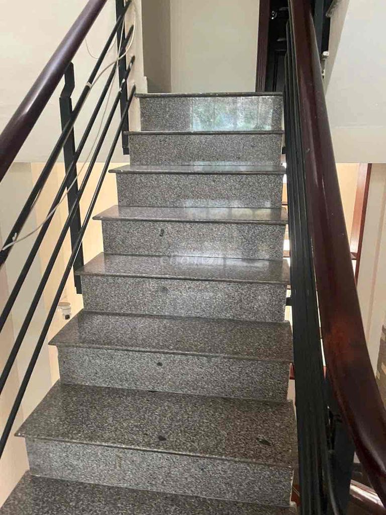 Rent house near the alley front car suitable to open office