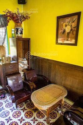 Rent a Huỳnh Tịnh Của house in District 3. area: 10 x25 meters. Hang on. area of use: 500 m2