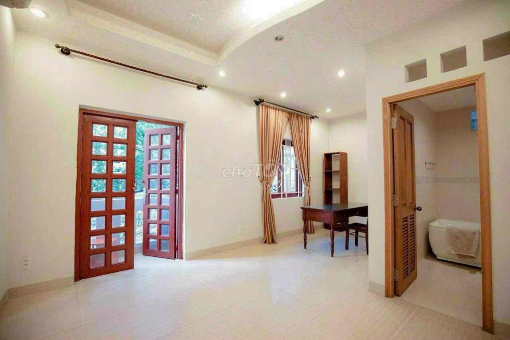 10 x 10 meters, 3 floor four bedroom.5 Phạm Văn Chiêu toilet.