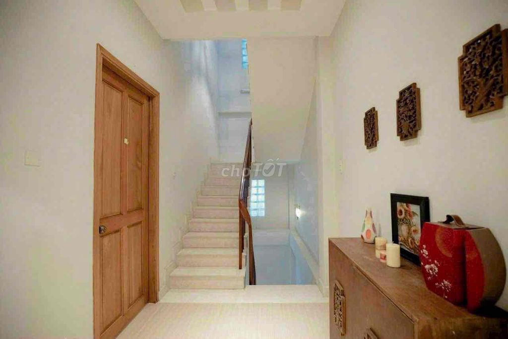 10 x 10 meters, 3 floor four bedroom.5 Phạm Văn Chiêu toilet.