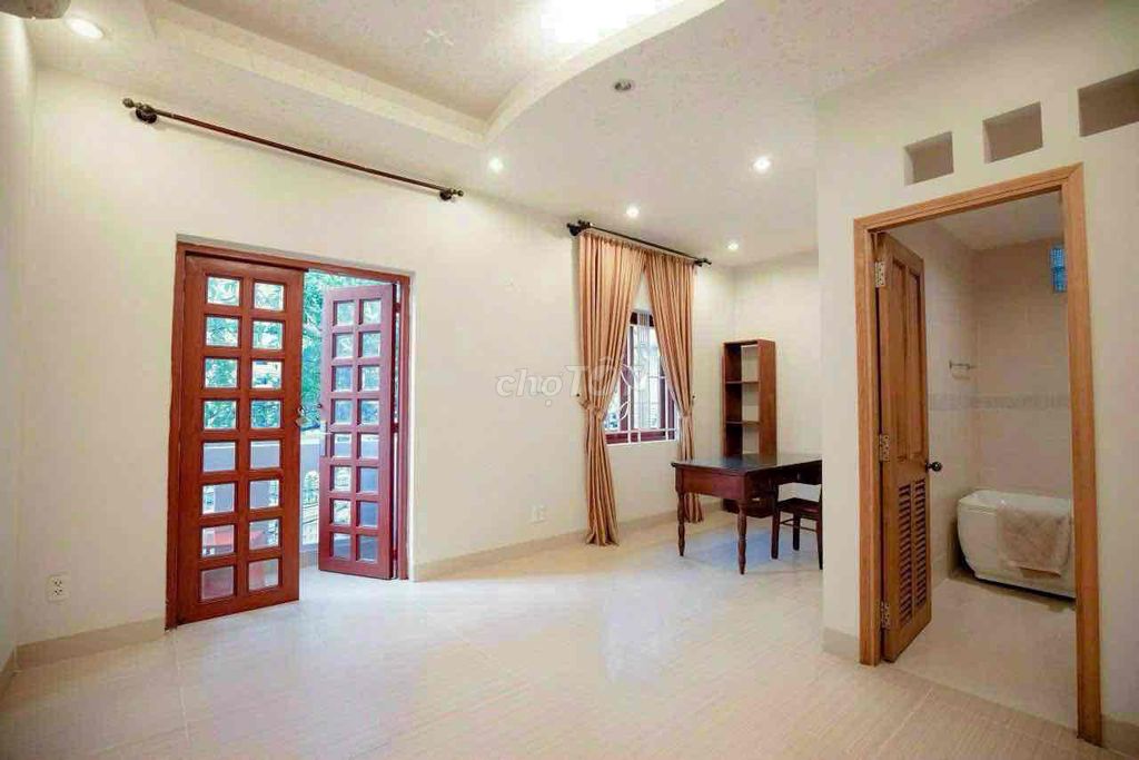 10 x 10 meters, 3 floor four bedroom.5 Phạm Văn Chiêu toilet.