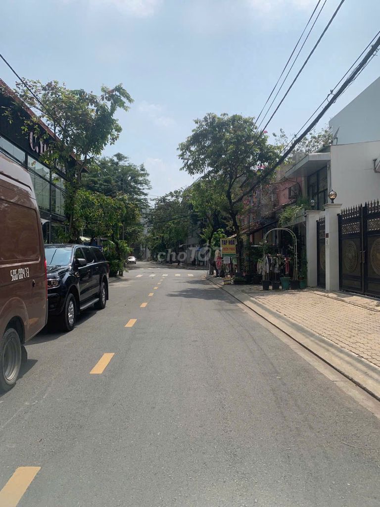 Rent a three-story New Korean Pestilence House. Tân Phong District 7 is now nt