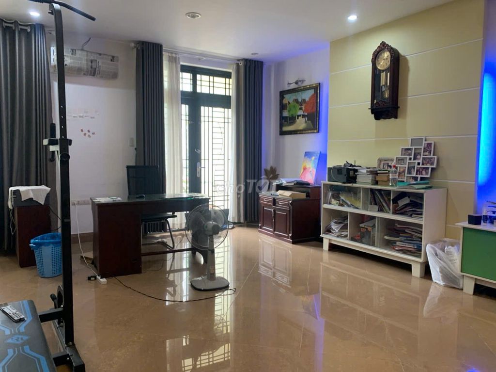 Rent a three-story New Korean Pestilence House. Tân Phong District 7 is now nt