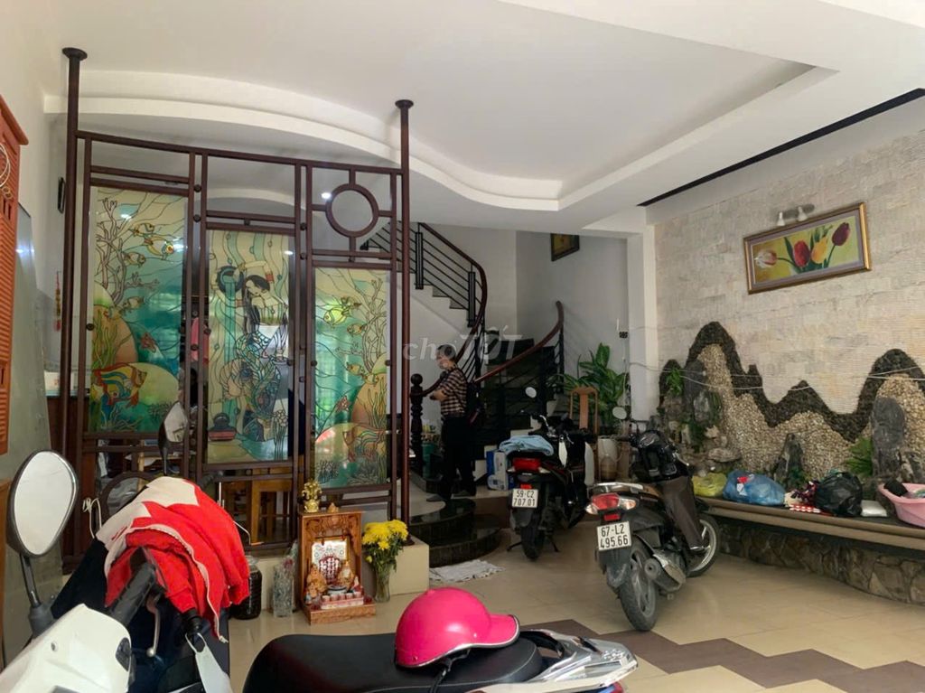 Rent a three-story New Korean Pestilence House. Tân Phong District 7 is now nt