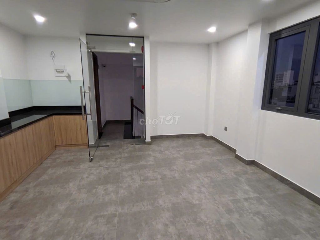 Rent Đặng Văn Ngữ car alley house x520 meters of 4 floors, elevator.