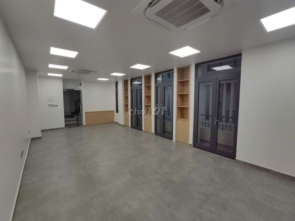 Rent Đặng Văn Ngữ car alley house x520 meters of 4 floors, elevator.