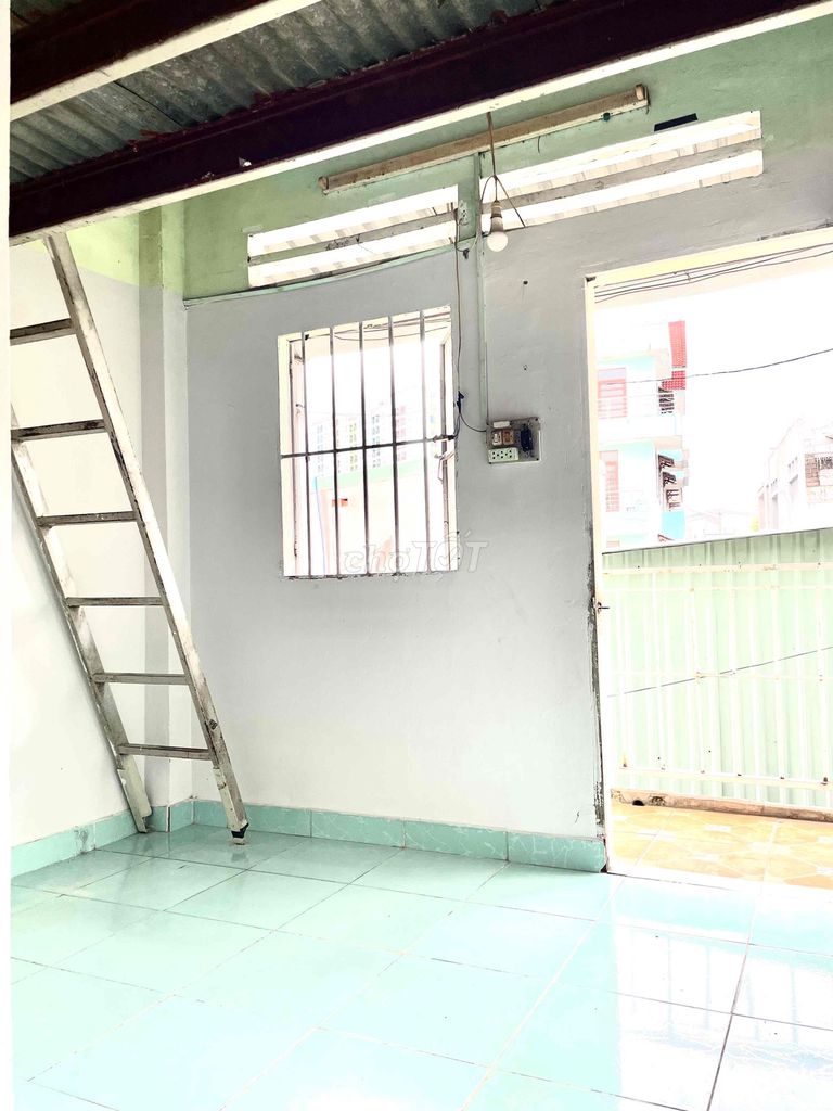 Rent the Public Price Room (Upair) near the District of 12.