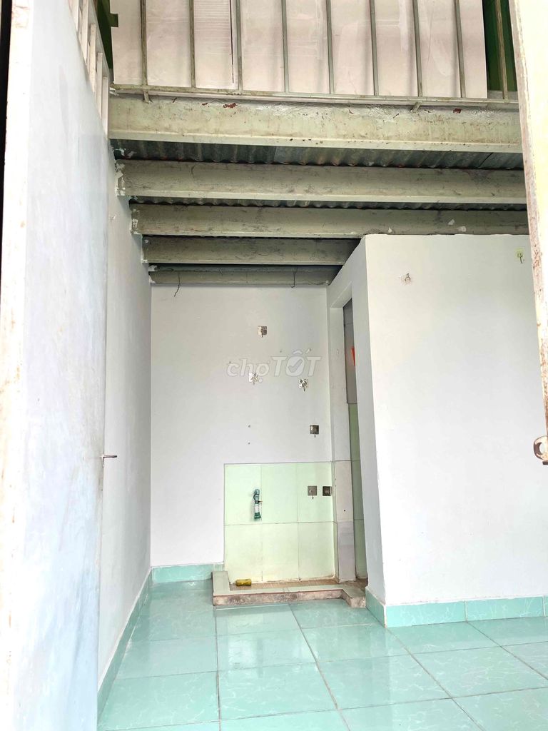 Rent the Public Price Room (Upair) near the District of 12.