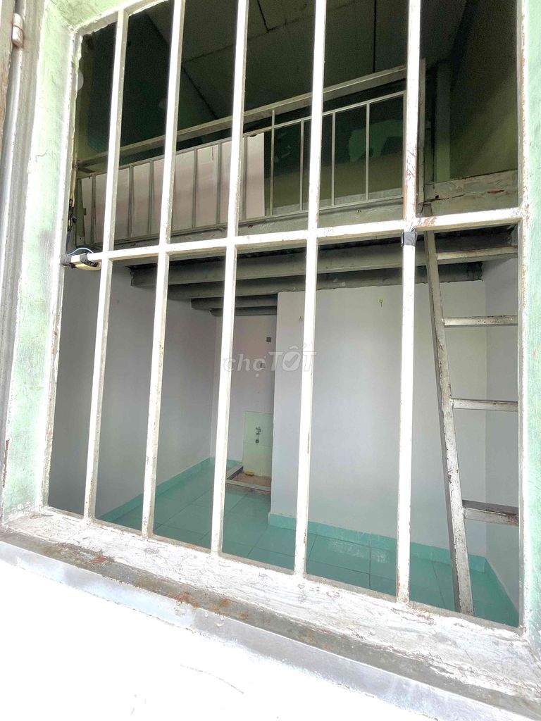 Rent the Public Price Room (Upair) near the District of 12.