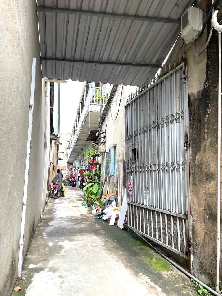 Rent the Public Price Room (Upair) near the District of 12.