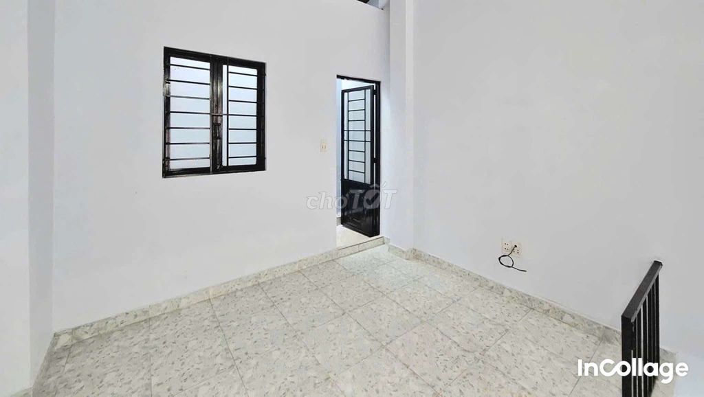 The rooms are all over the balcony.