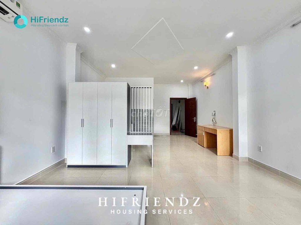 Tell Zhang studio 40 m2 full interior right ueh cs N, University of the Constitution