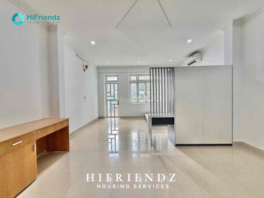 Tell Zhang studio 40 m2 full interior right ueh cs N, University of the Constitution