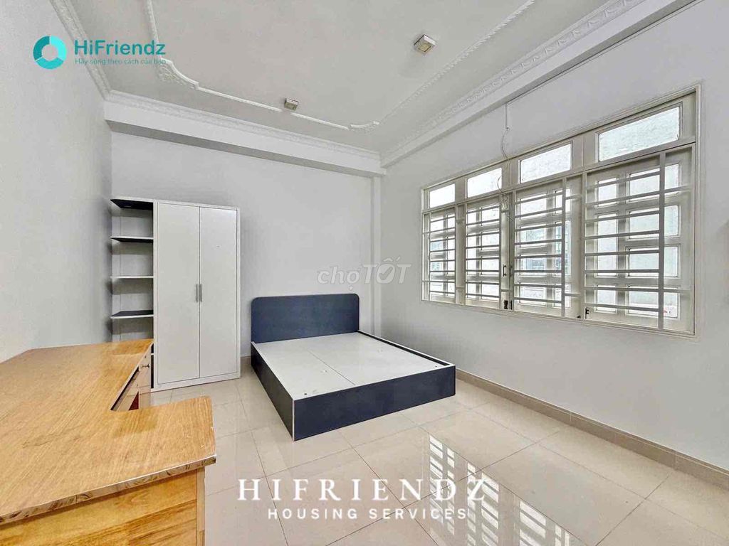 Tell Zhang studio 40 m2 full interior right ueh cs N, University of the Constitution